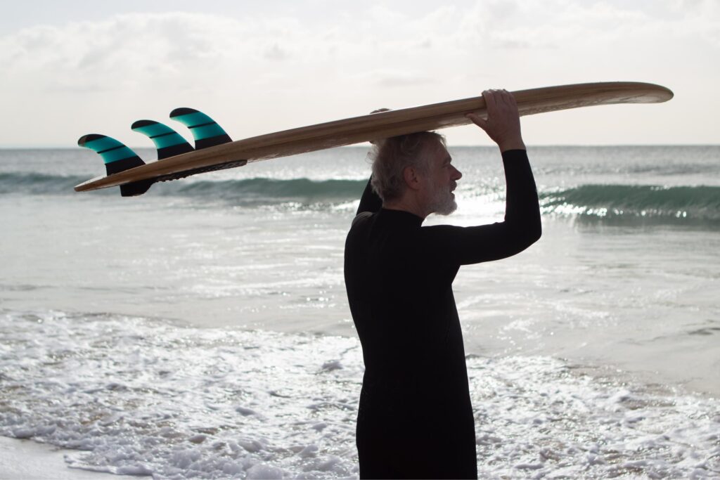 a surfer with a wetsuite getting ready for a surf session